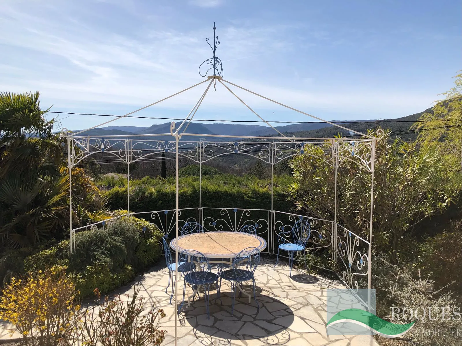 Vente villa indépendante de type 5 avec piscine à Lodève 