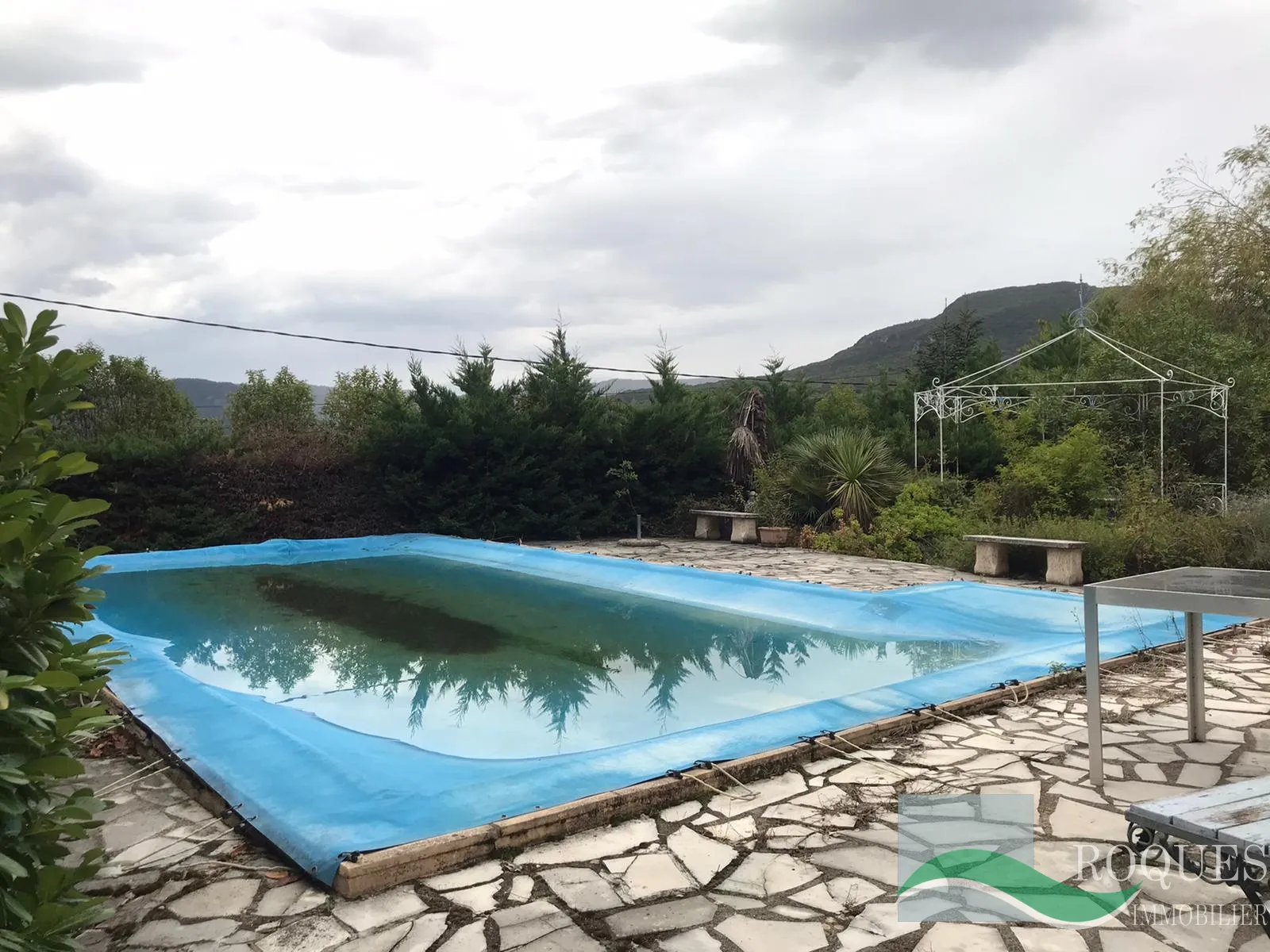 Vente villa indépendante de type 5 avec piscine à Lodève 