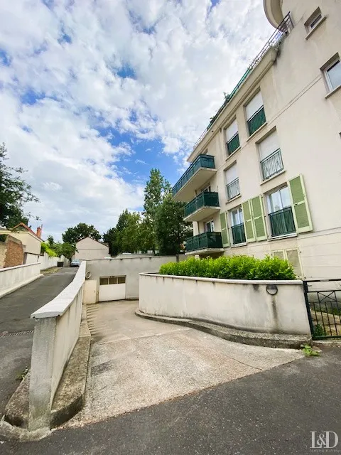 Appartement 2 pièces dernier étage avec terrasse à Villejuif 