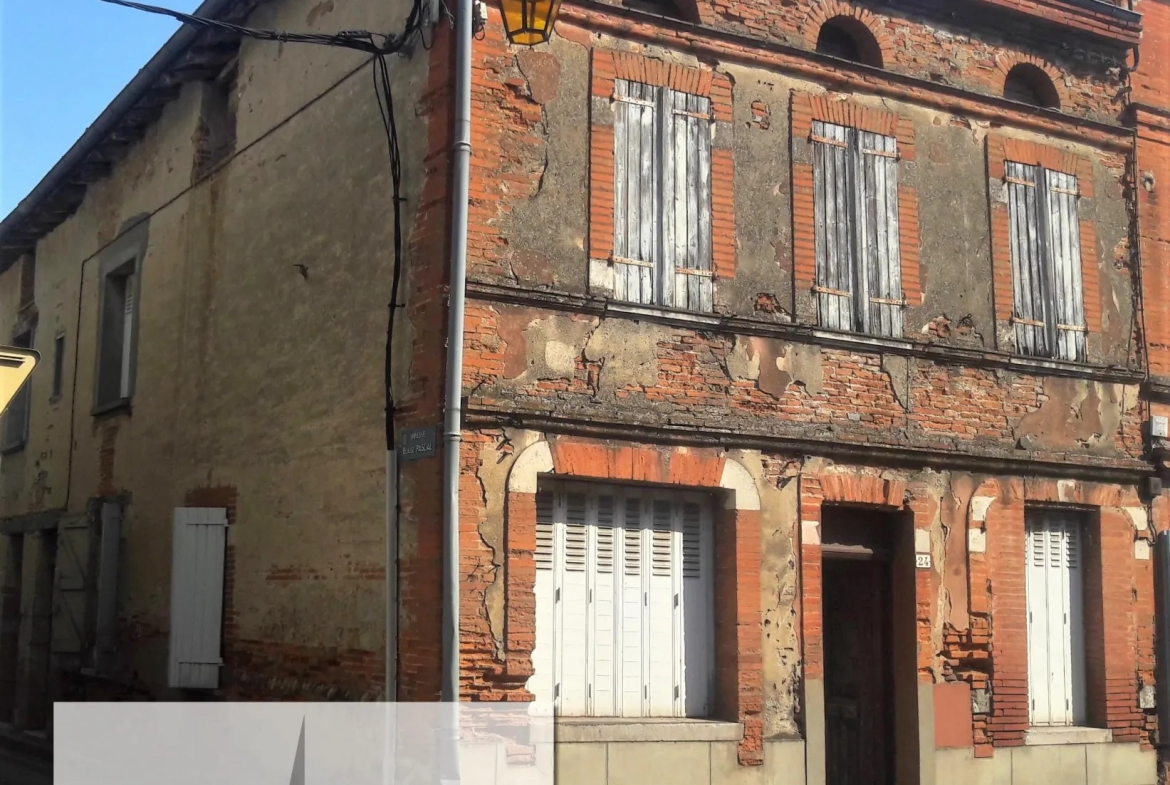 Village House with Three Apartments to Renovate in Saint Sulpice sur Leze 