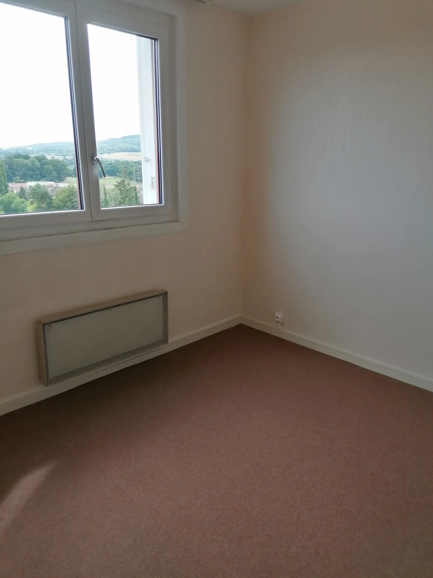 Appartement de 94m2 à Autun. Prix : 89 000 euros. 