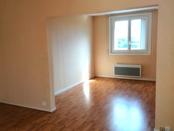 Appartement de 94m2 à Autun. Prix : 89 000 euros.