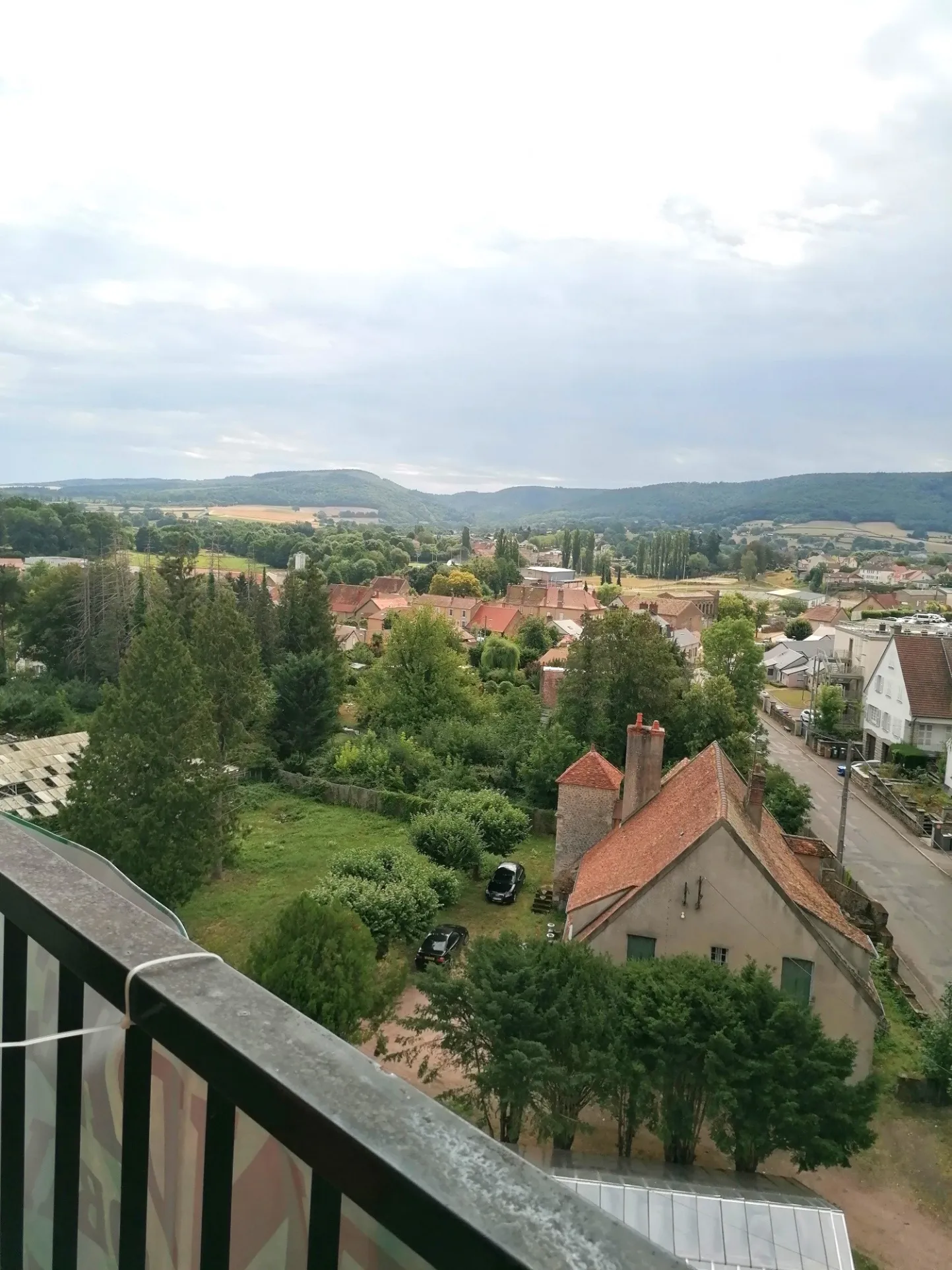 Appartement de 94m2 à Autun. Prix : 89 000 euros. 