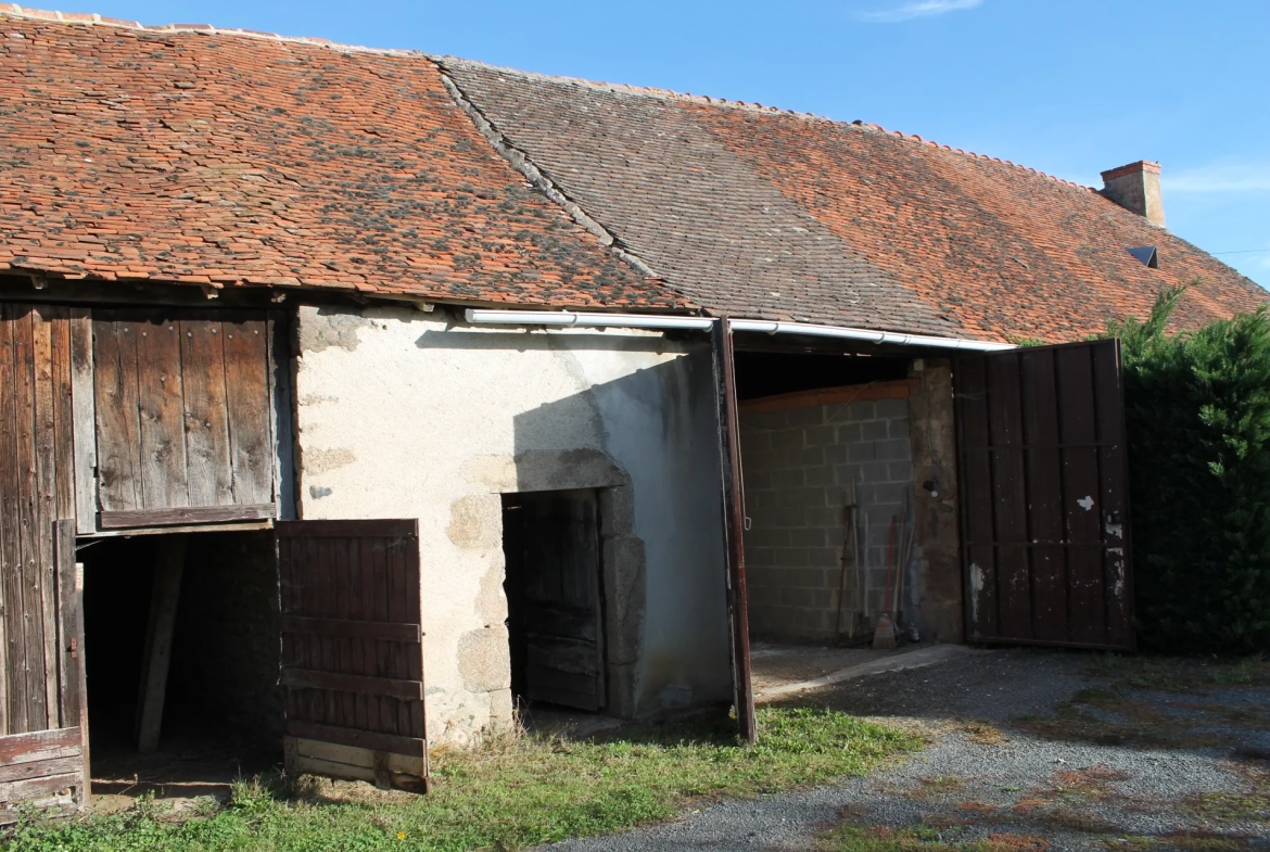 Fermette à Archignat avec granges sur terrain de 2540m2 