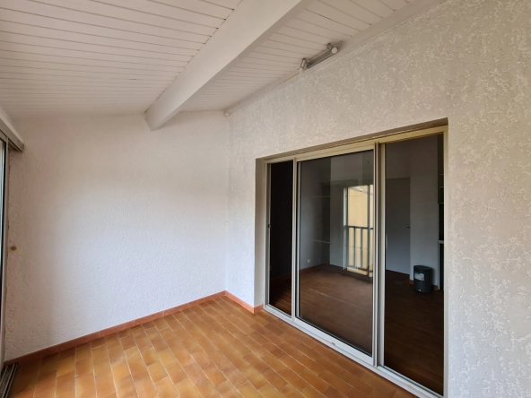 Studio loggia vendu loué - Idéal investisseur - St Vallier de Thiey