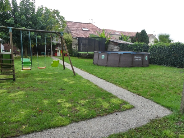 Maison de village à Muron entre Surgères et Rochefort - 5/6 chambres, jardin, garage