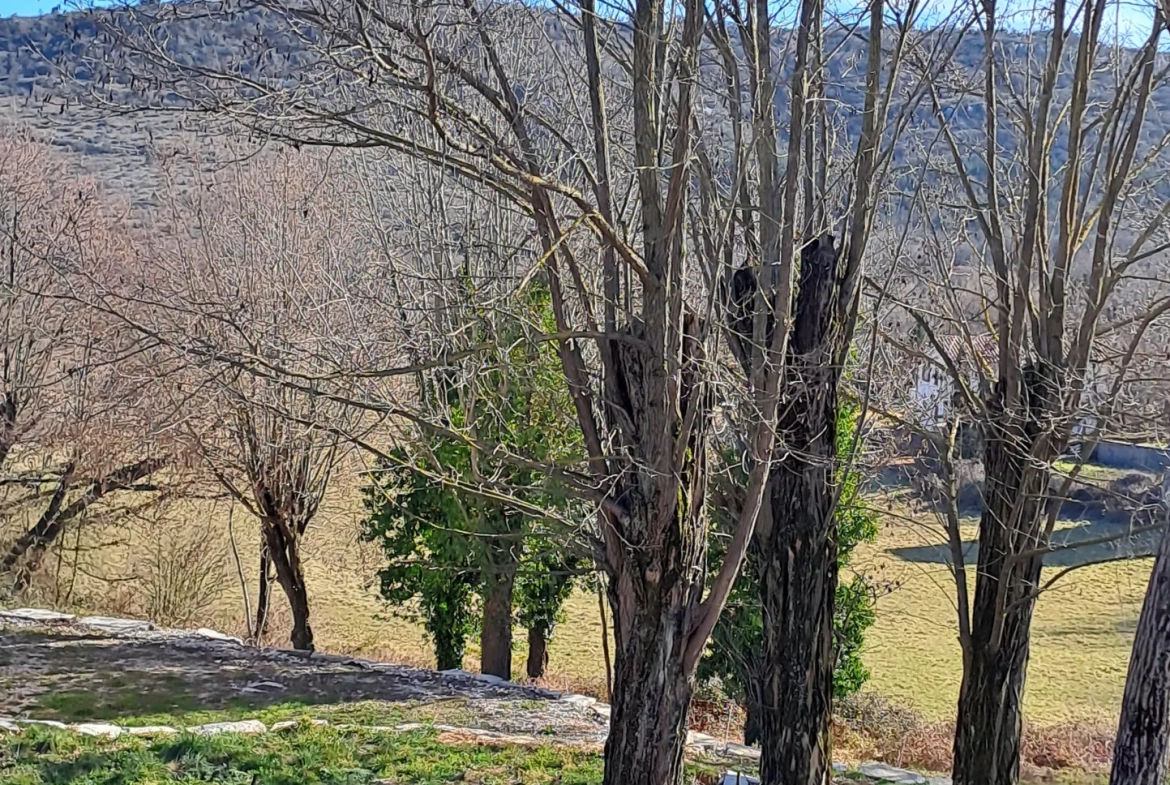 Maison de village à rénover avec jardin attenant à St Maurice de Navacelles 