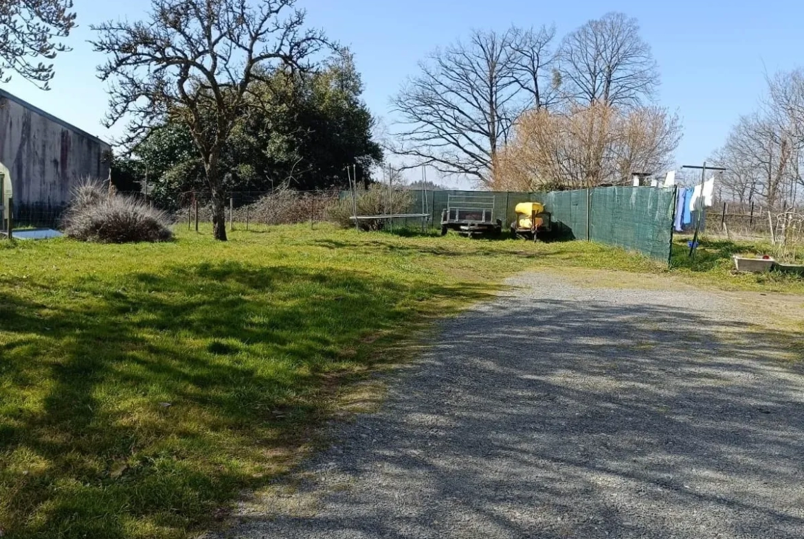 Maison ancienne rénovée de 155 m2 avec jardin à St Pierre de Frugie (24450) 