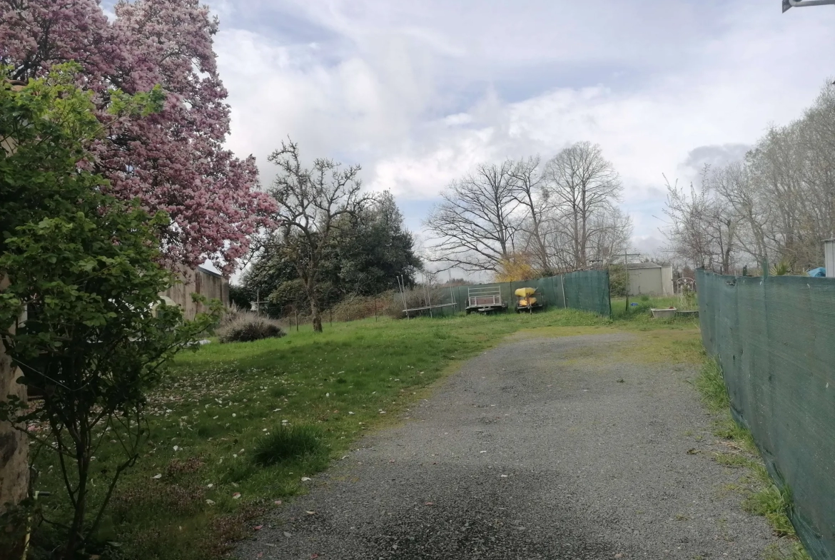 Maison ancienne rénovée de 155 m2 avec jardin à St Pierre de Frugie (24450) 