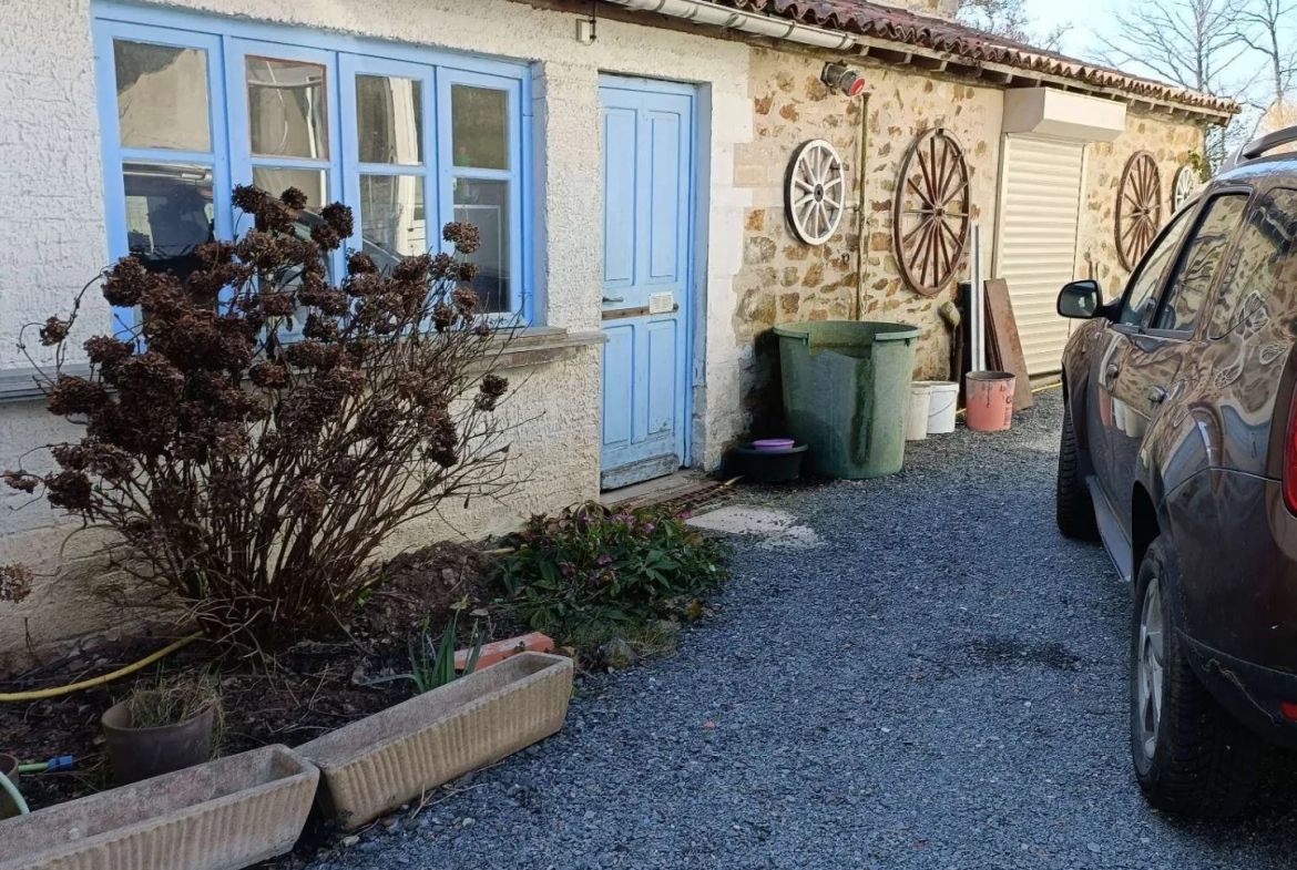 Maison ancienne rénovée de 155 m2 avec jardin à St Pierre de Frugie (24450) 