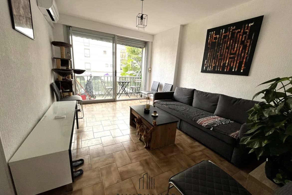 Vente appartement T2 avec balcon et stationnement à Antigone Montpellier 