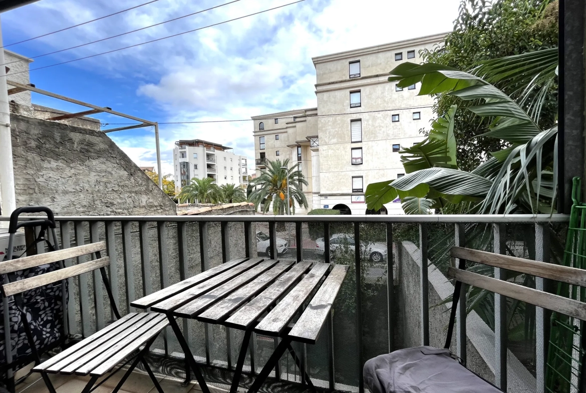 Vente appartement T2 avec balcon et stationnement à Antigone Montpellier 