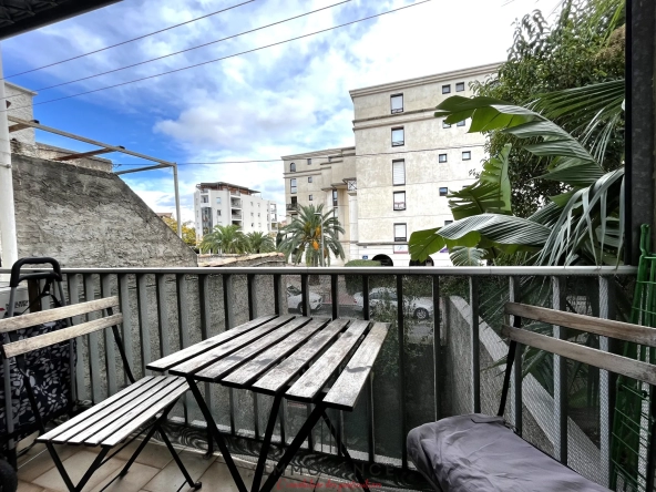 Vente appartement T2 avec balcon et stationnement à Antigone Montpellier