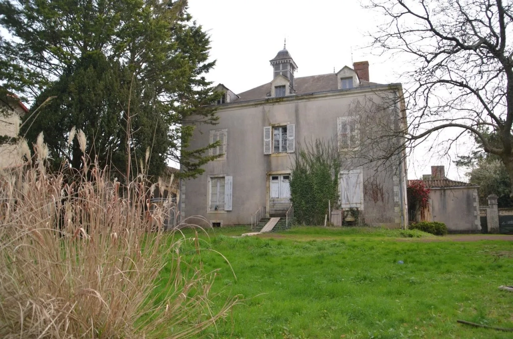 Maison de caractère du XIXe à réhabiliter à Sainte Hermine