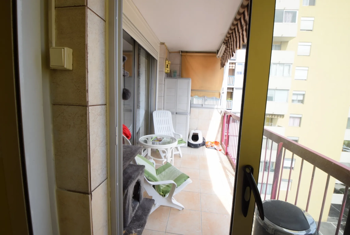 Appartement 3 pièces à Nice Ouest avec vue dégagée et parking 