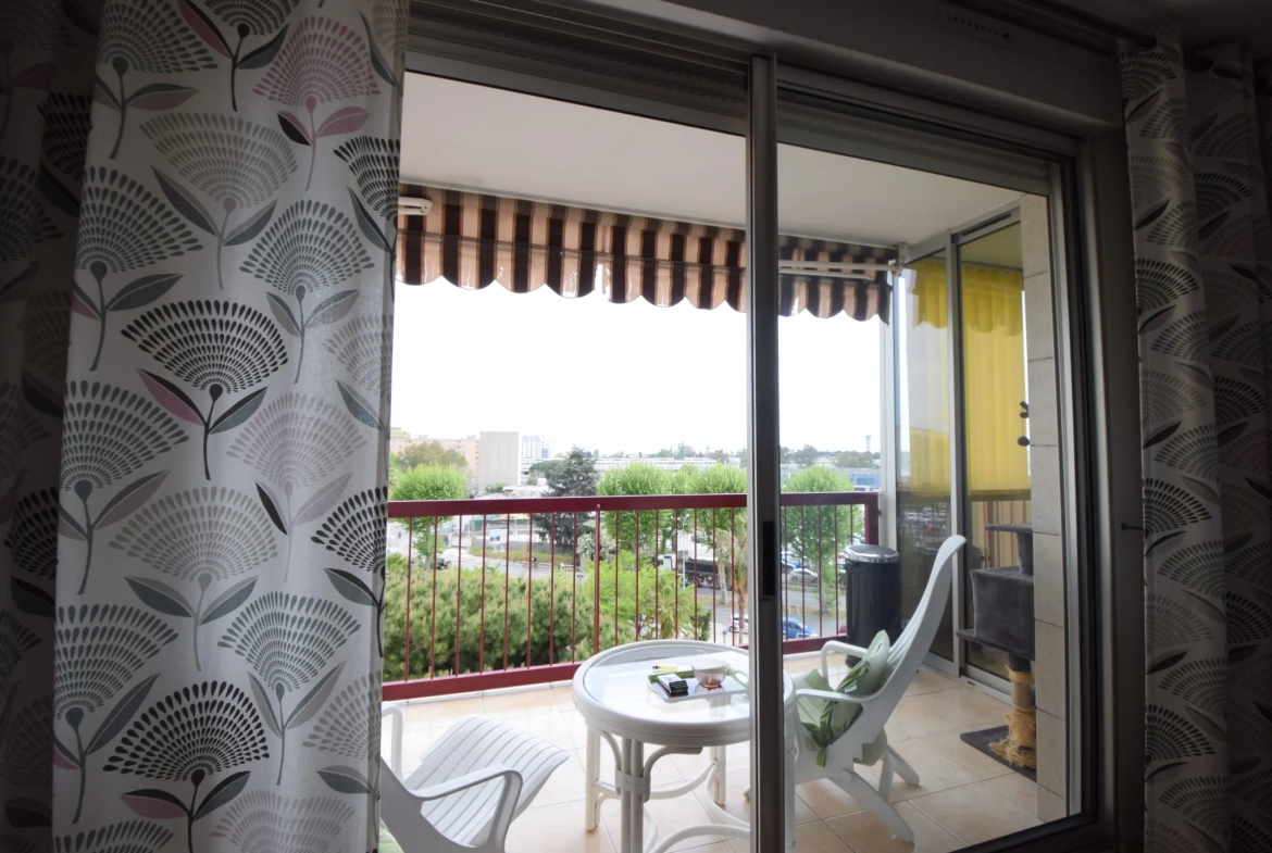 Appartement 3 pièces à Nice Ouest avec vue dégagée et parking 