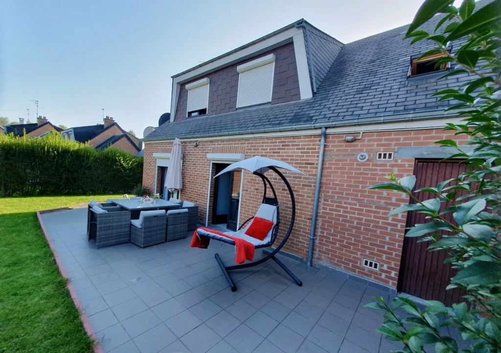 Maison en briques avec quatre chambres à Maubeuge