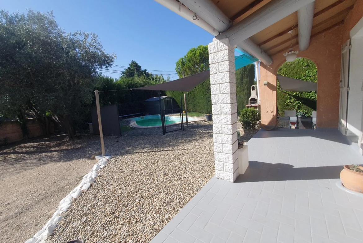 Vente - Villa de 96 m2 avec piscine et garage à Camaret sur aigues 