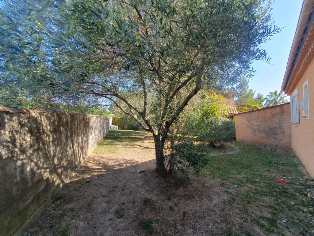 Vente - Villa de 96 m2 avec piscine et garage à Camaret sur aigues