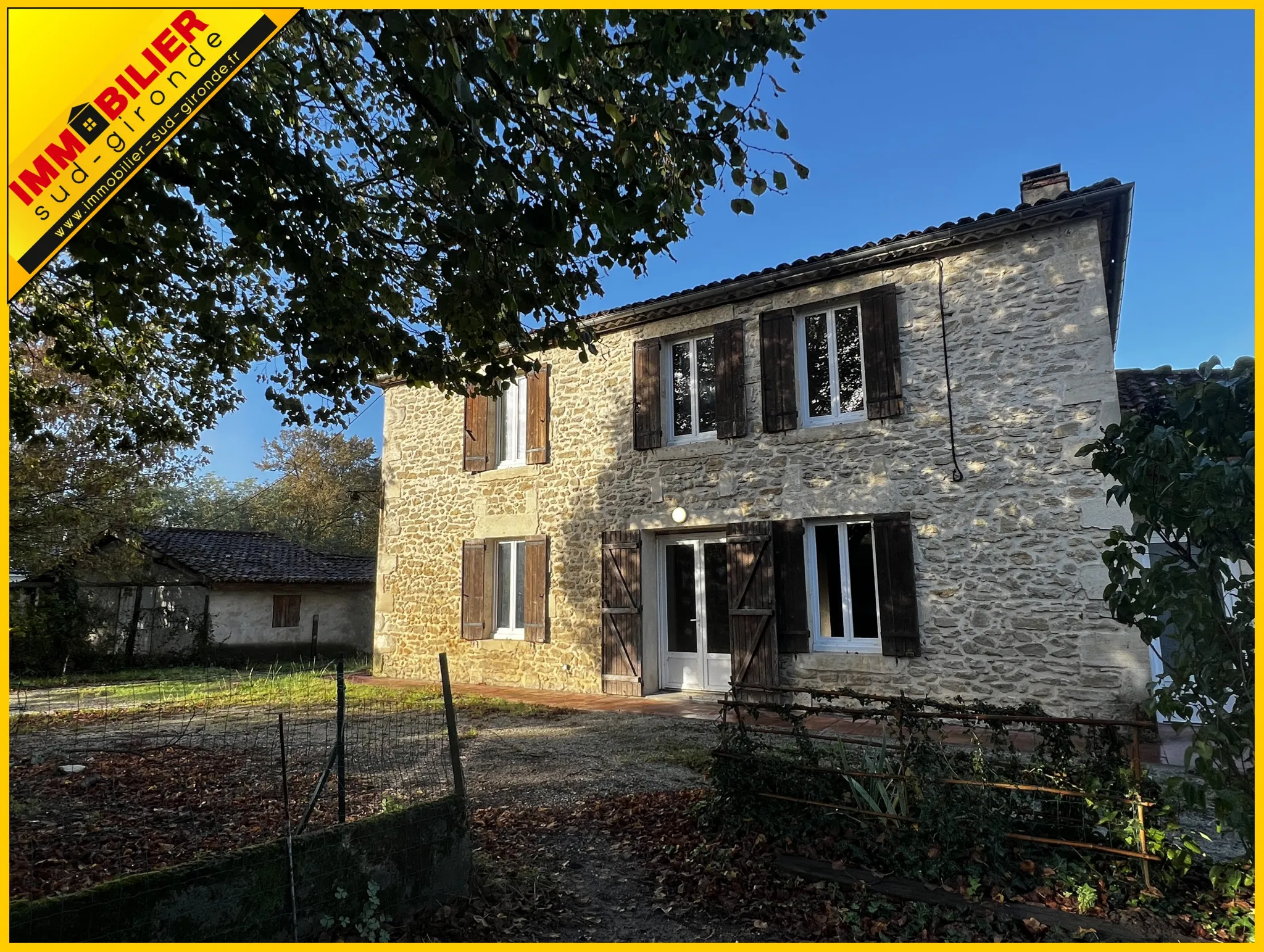 Maison de village en pierre avec jardin et dépendance à Langon 