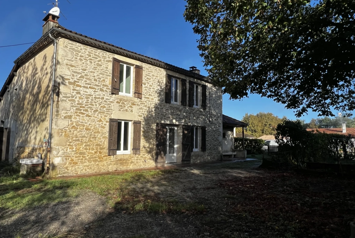 Maison de village en pierre avec jardin et dépendance à Langon 