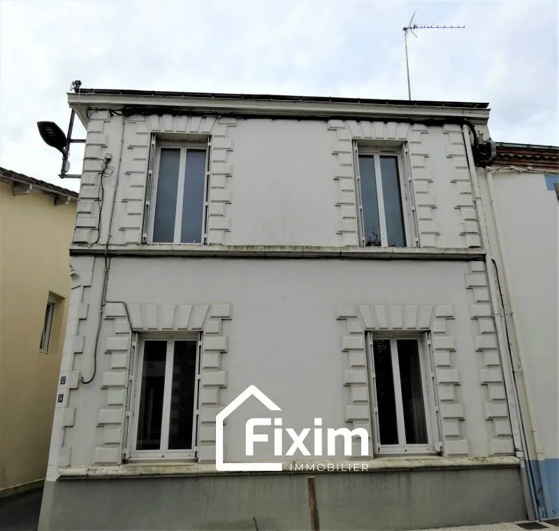 Ancienne maison à rafraîchir au centre du bourg de Vallet 