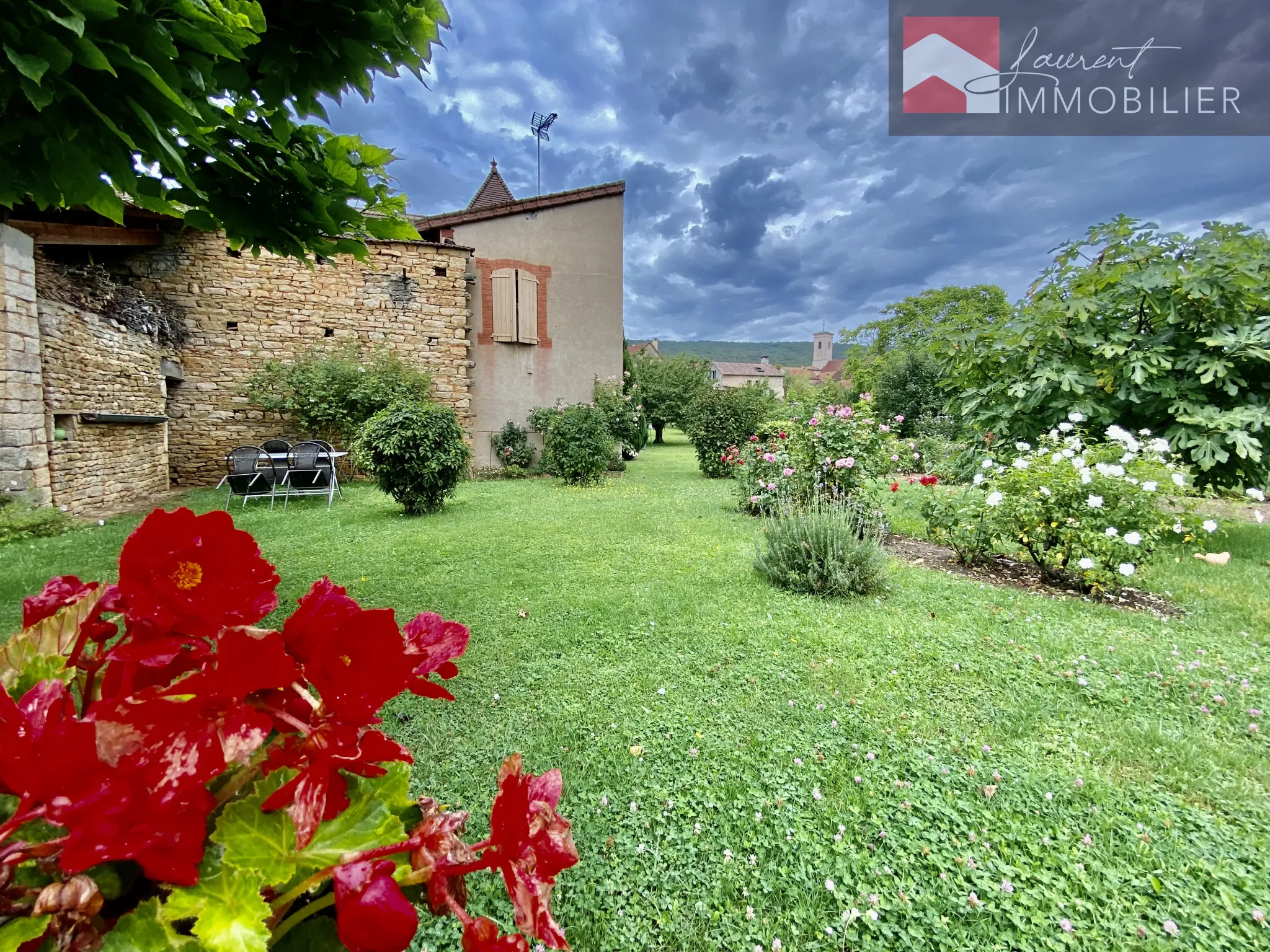 Maison en pierre à Mancey avec 4 chambres 