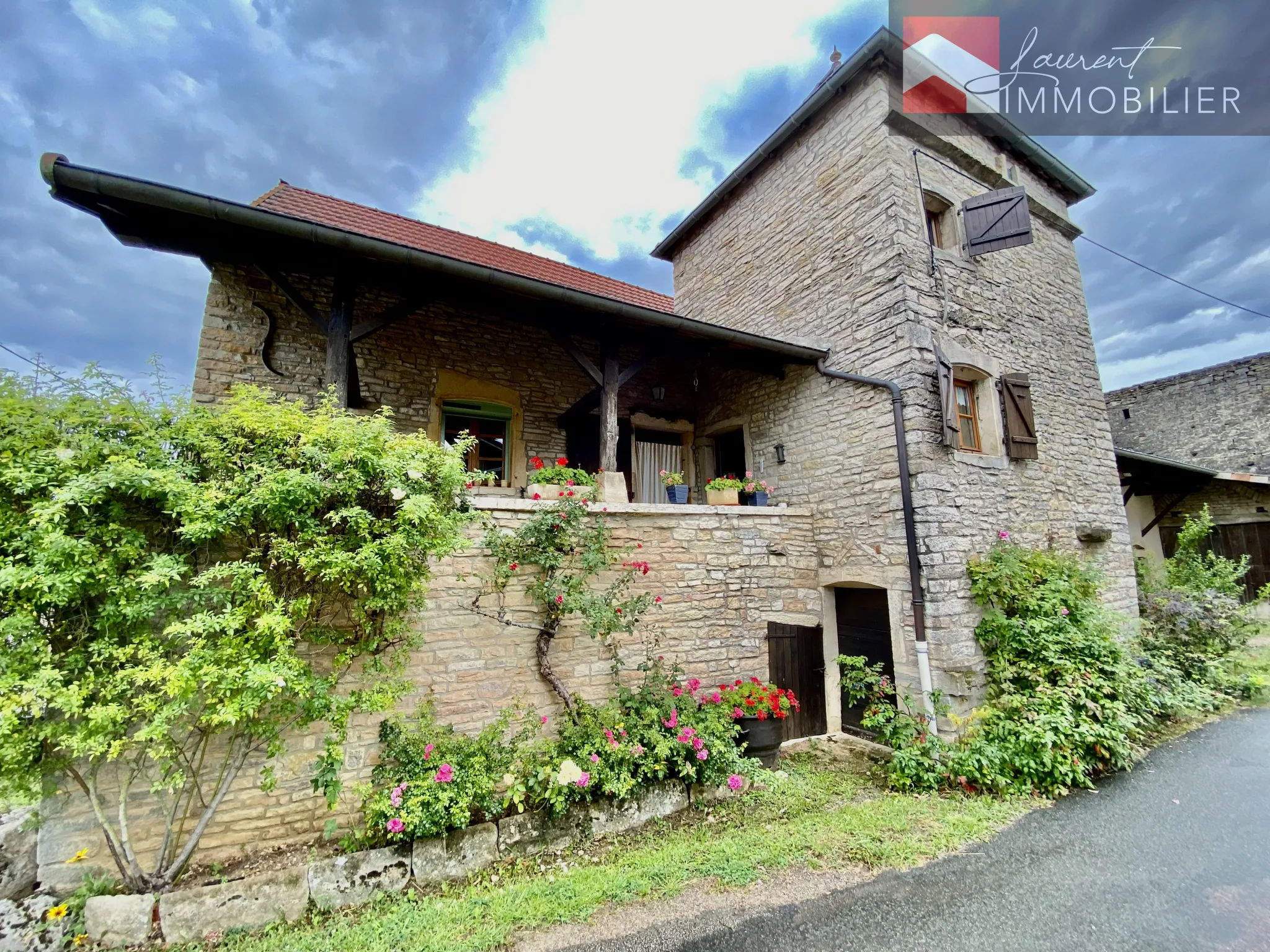 Maison en pierre à Mancey avec 4 chambres 