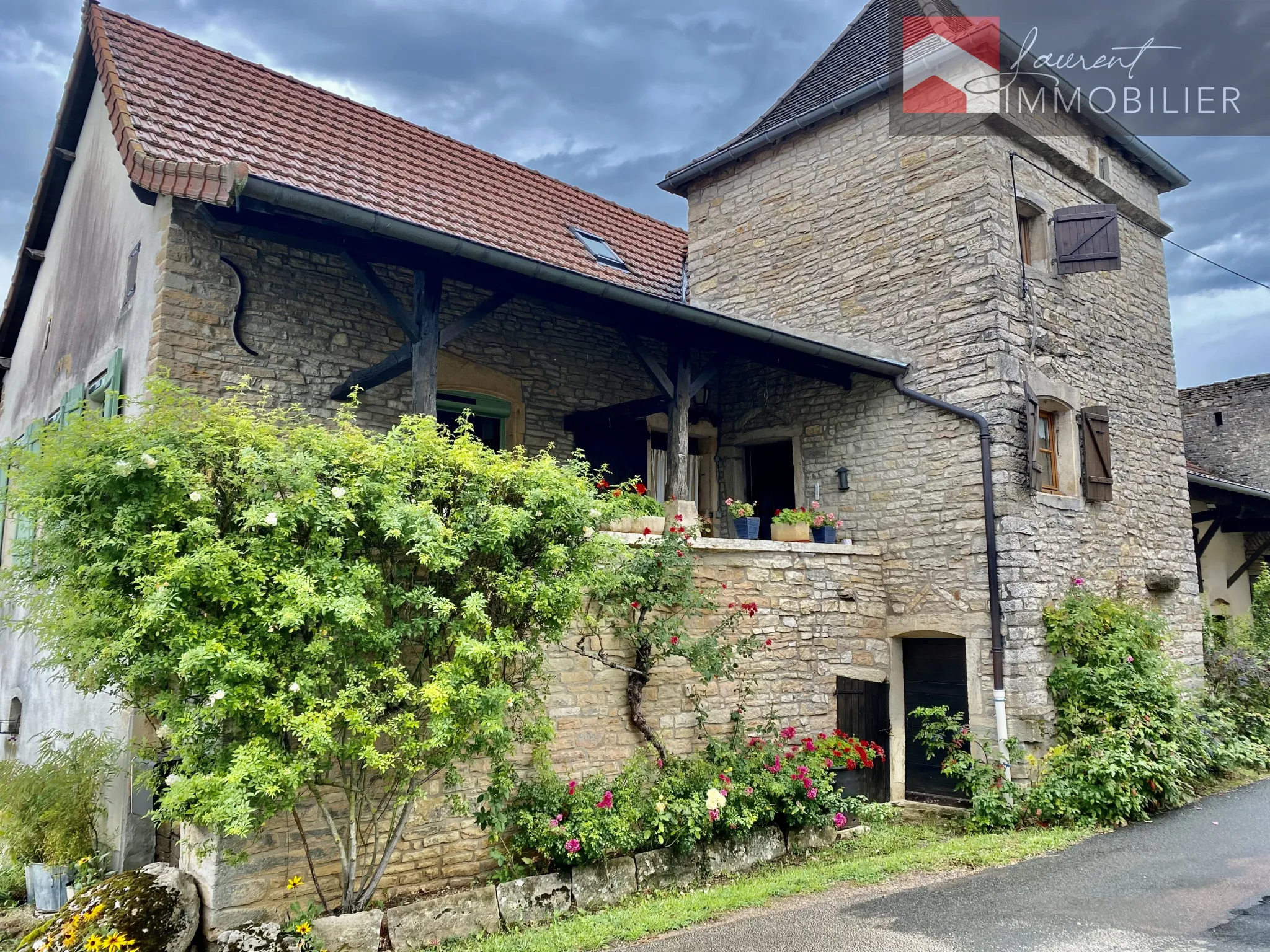 Maison en pierre à Mancey avec 4 chambres 