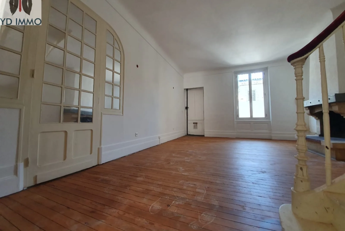 Maison de ville avec cachet à 35 min de Bordeaux 