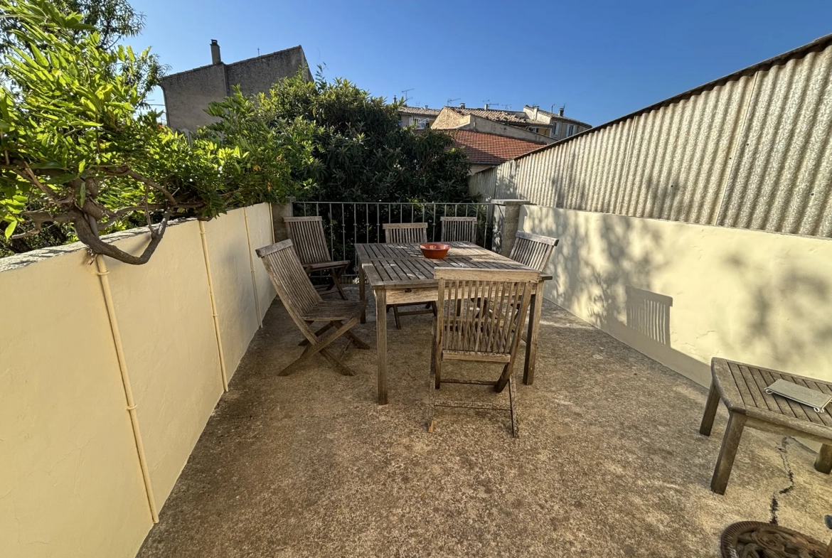 Maison de village à Caromb avec cour et terrasse 