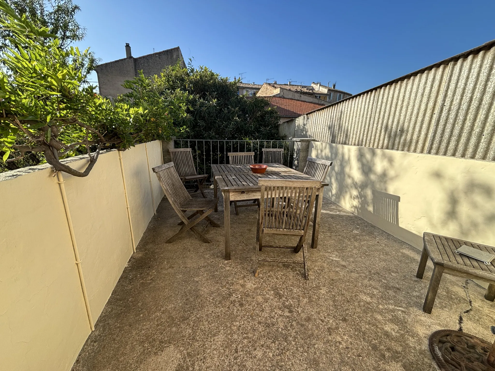 Maison de village à Caromb avec cour et terrasse 