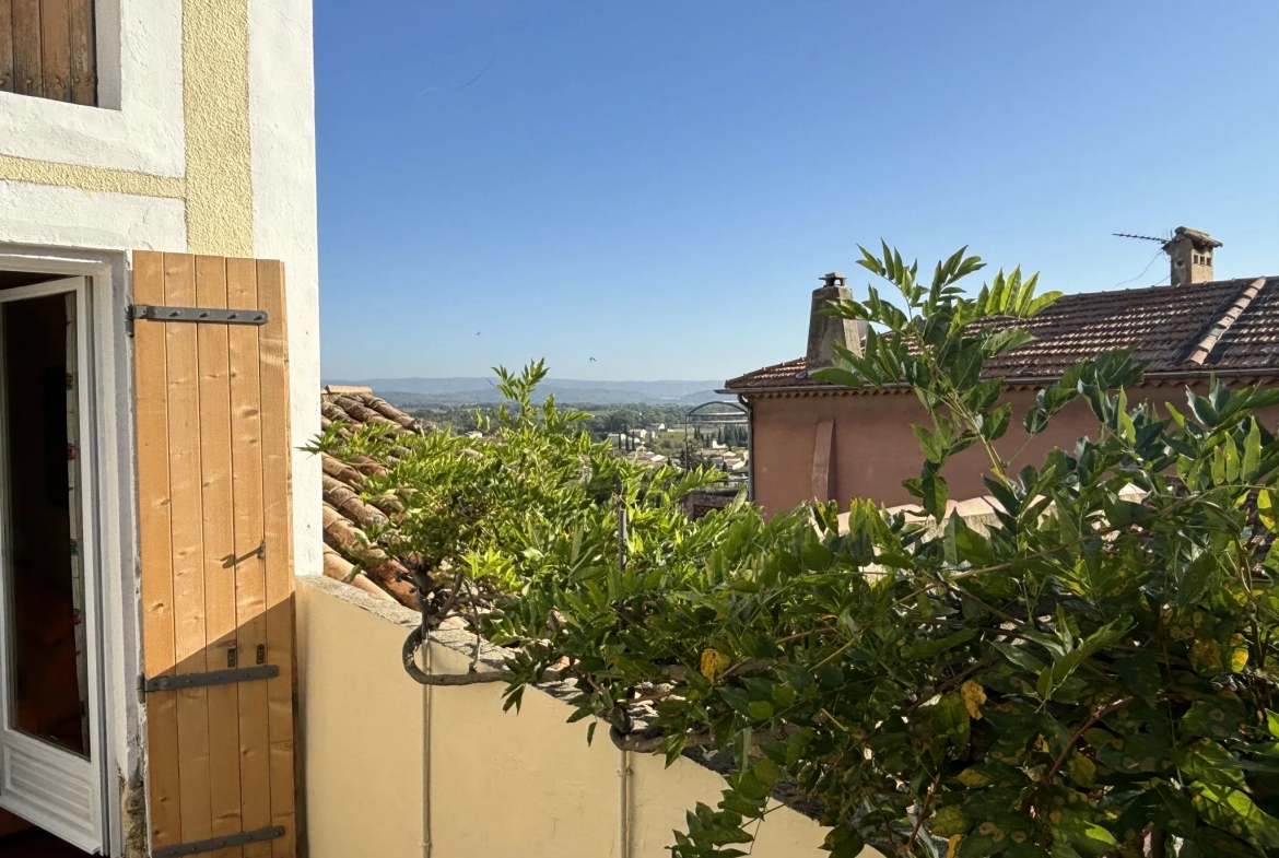 Maison de village à Caromb avec cour et terrasse 