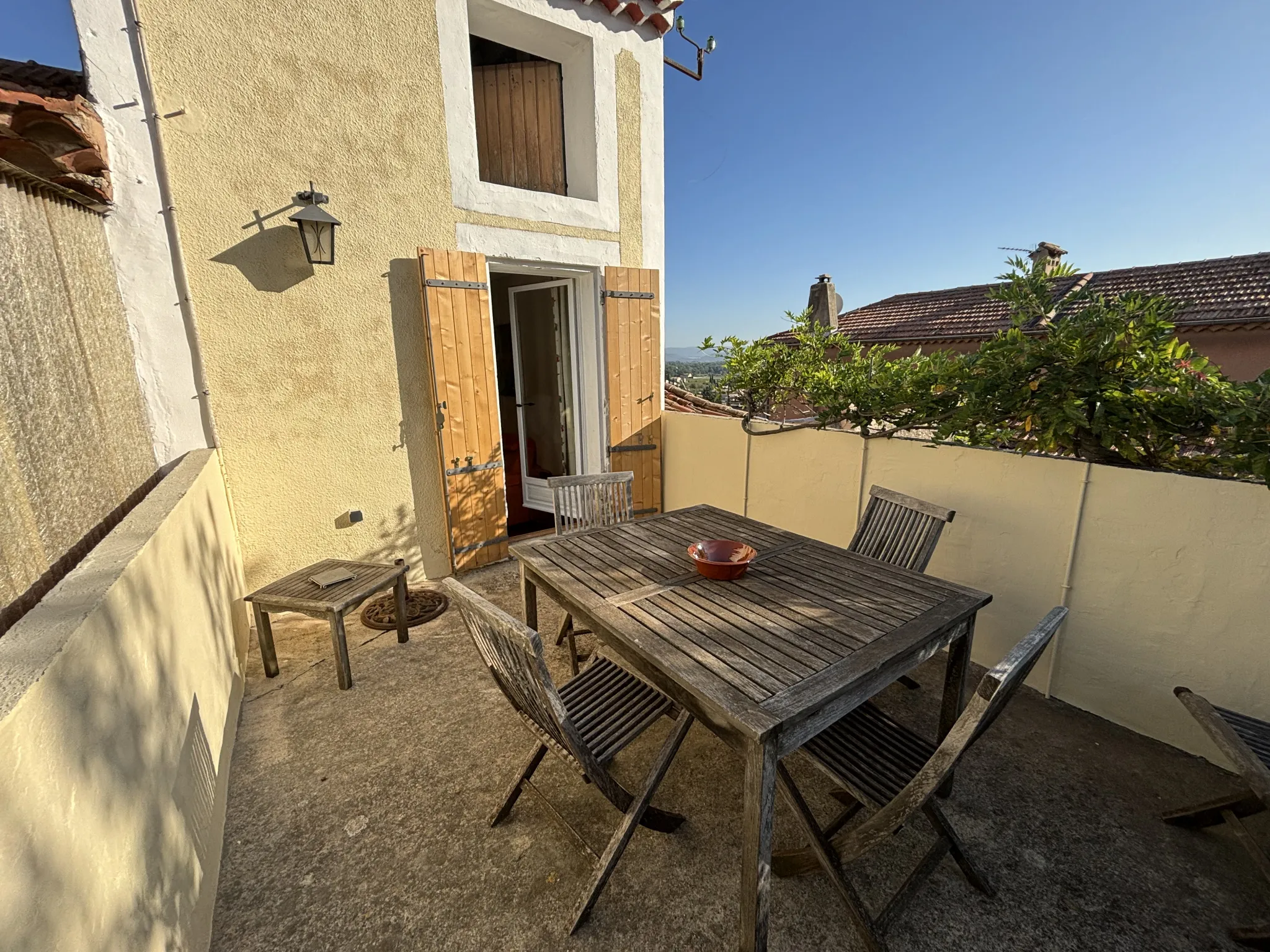 Maison de village à Caromb avec cour et terrasse 