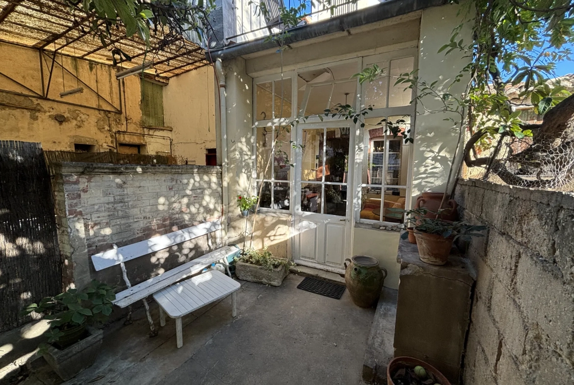 Maison de village à Caromb avec cour et terrasse 