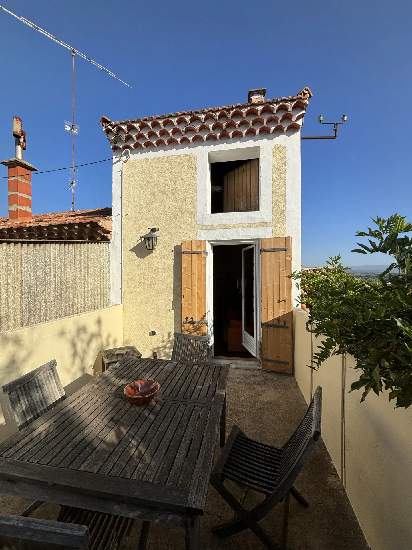 Maison de village à Caromb avec cour et terrasse 