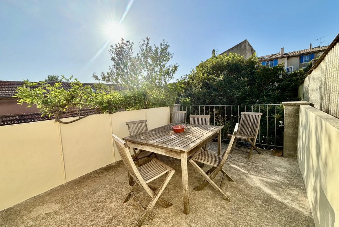 Maison de village à Caromb avec cour et terrasse 