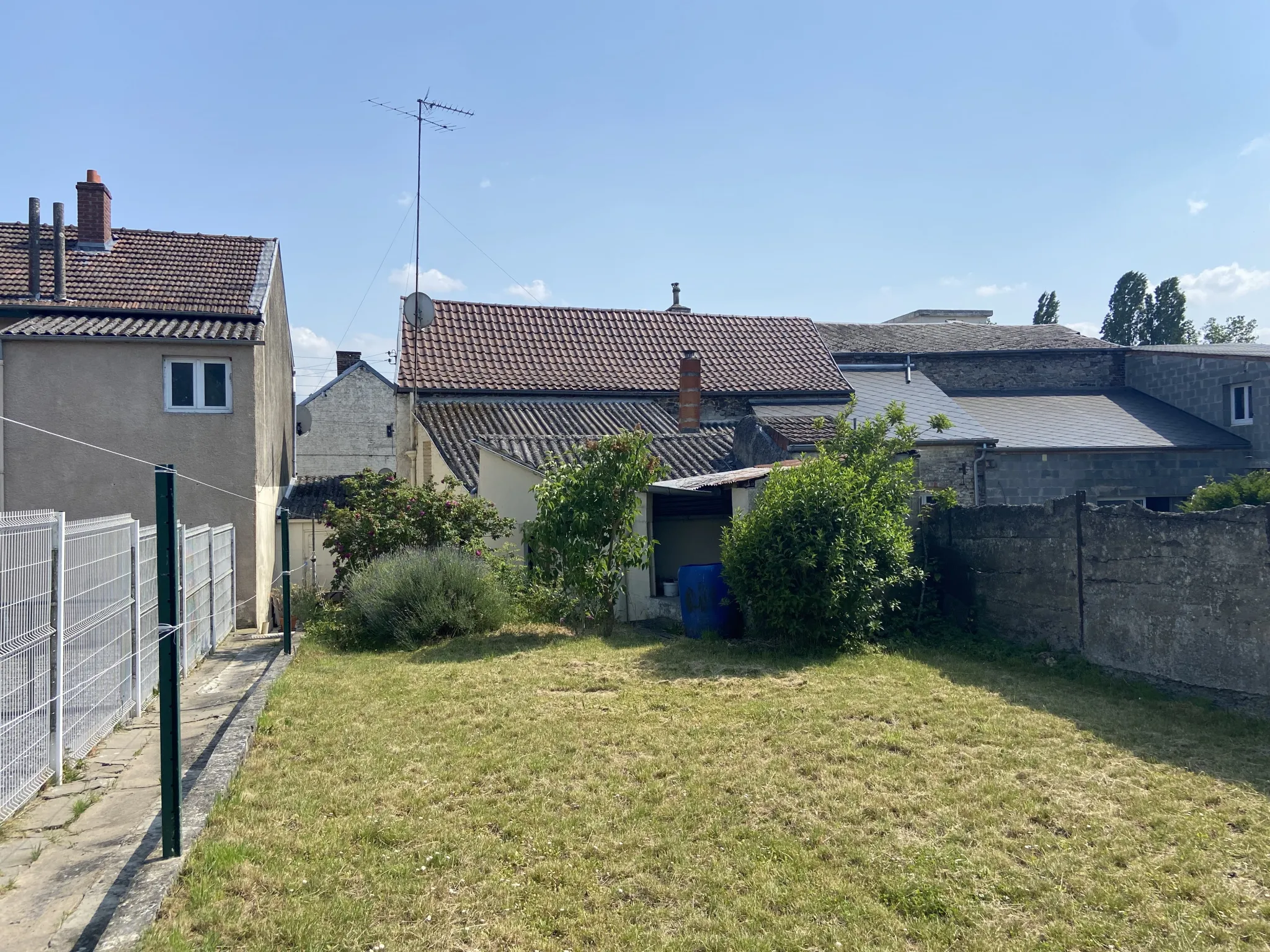 Maison Semi-Individuelle avec Garage à Jeumont 