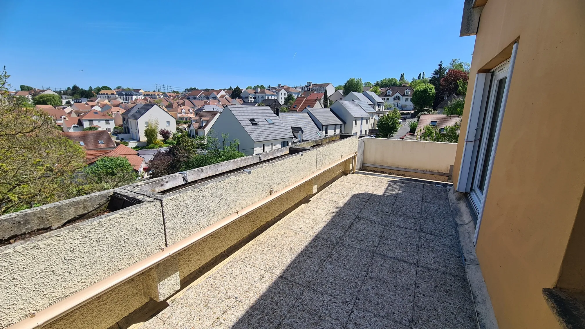 Vente - Appartement 3 Pièces avec Grande Terrasse à Villebon-sur-Yvette 