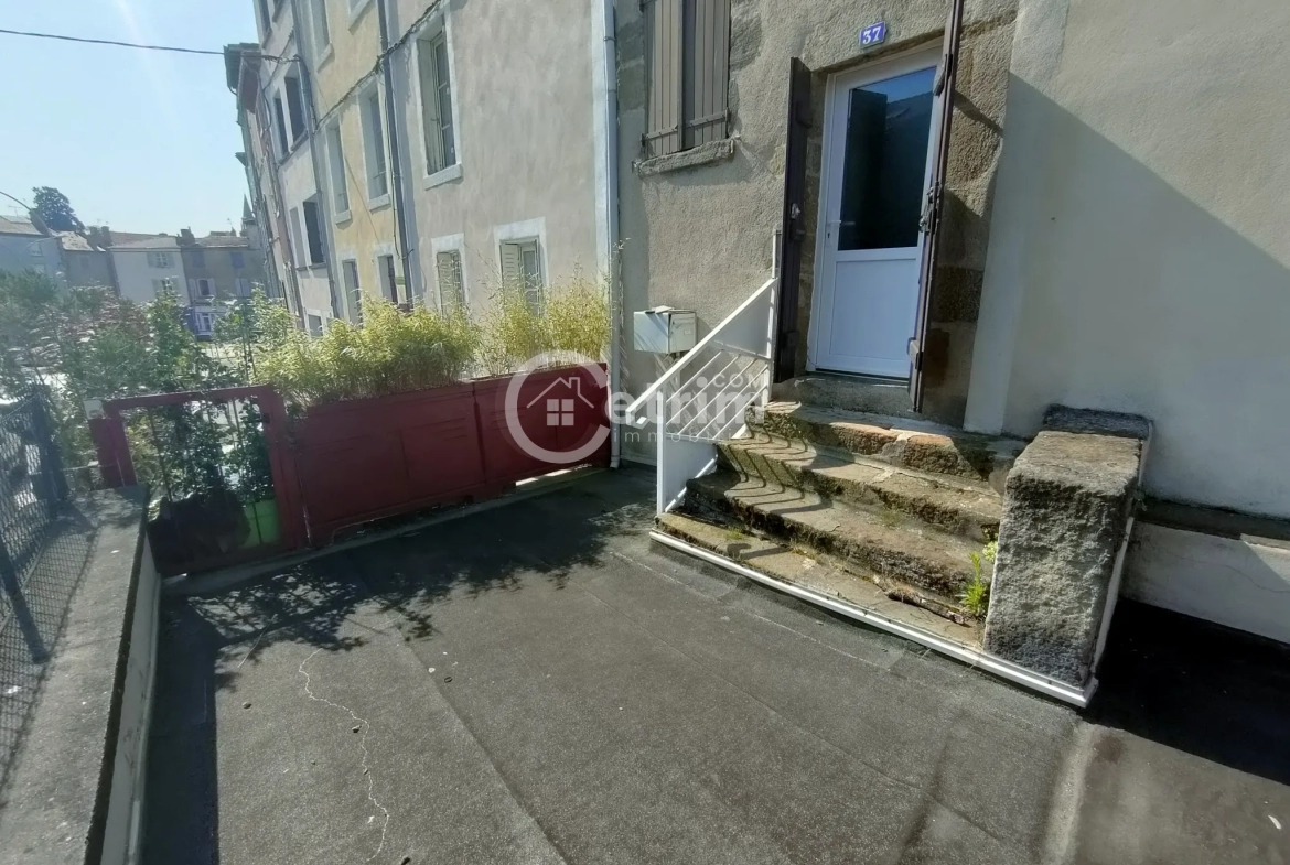 Maison de ville à Billom avec terrasse et garage 