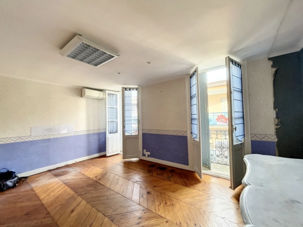 Local professionnel 141,26m2 - 2ème étage - Petite copropriété - Ascenseur