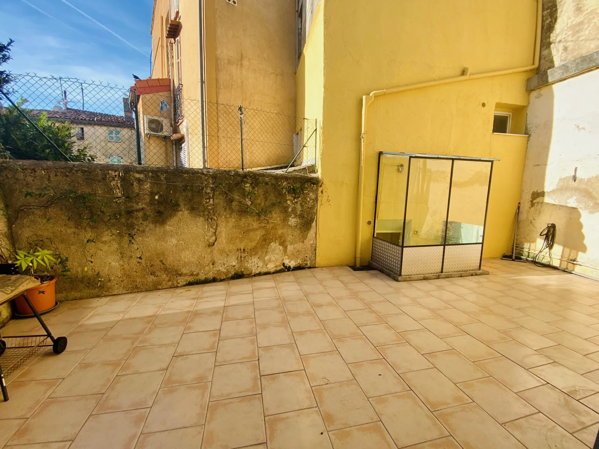 Maison de Village avec Terrasse et Atelier à Saint Sauveur 