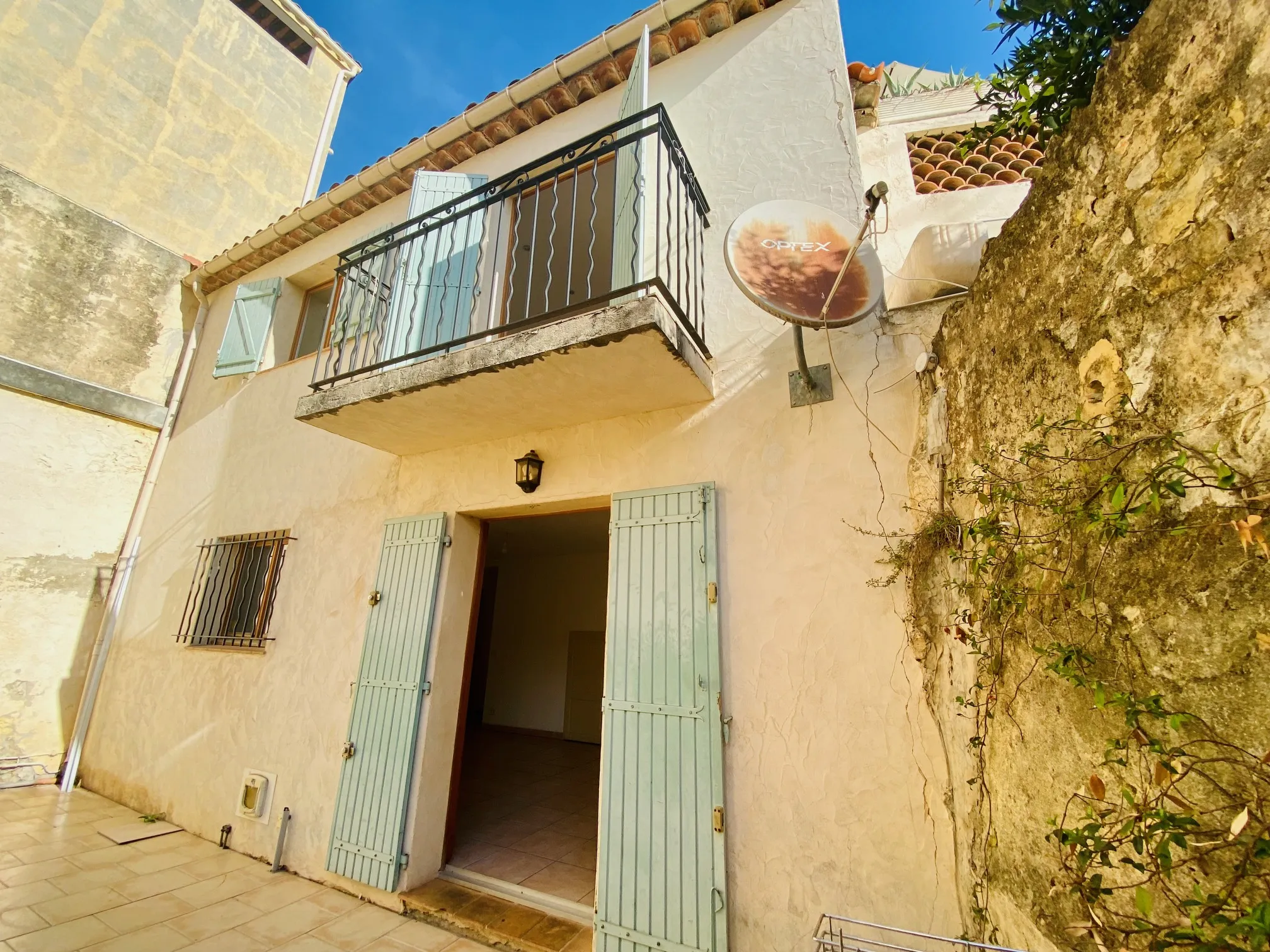 Maison de Village avec Terrasse et Atelier à Saint Sauveur 