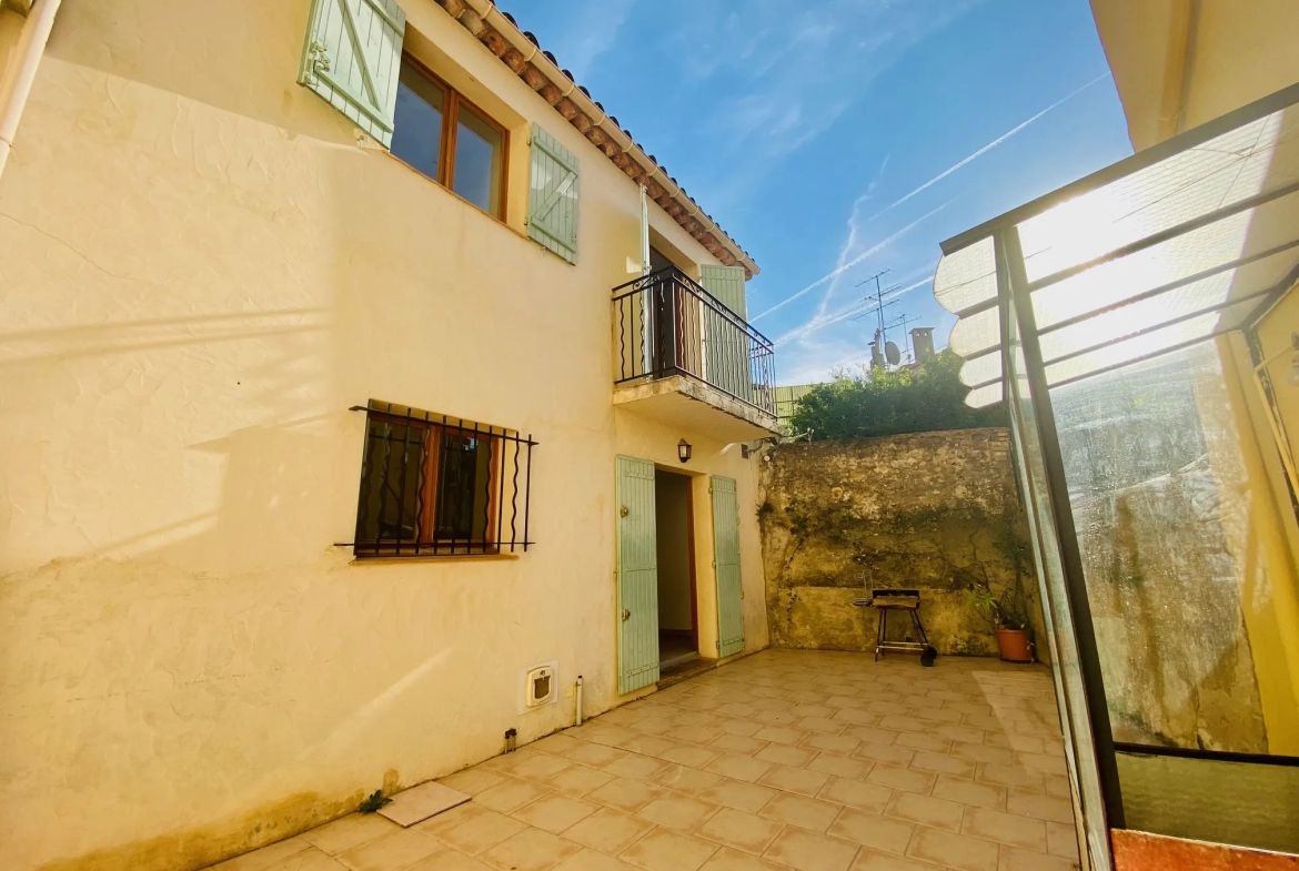 Maison de Village avec Terrasse et Atelier à Saint Sauveur 