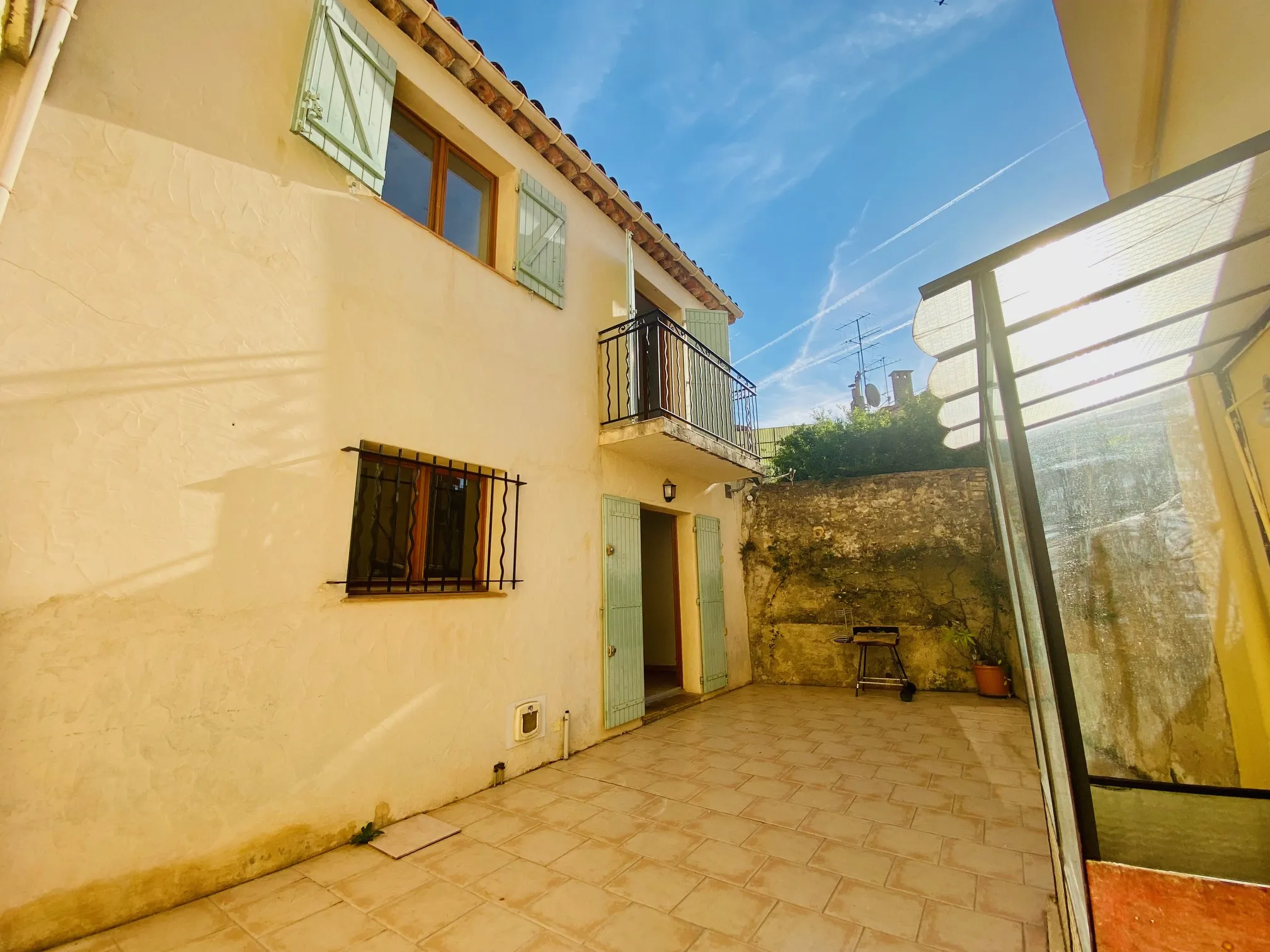 Maison de Village avec Terrasse et Atelier à Saint Sauveur 