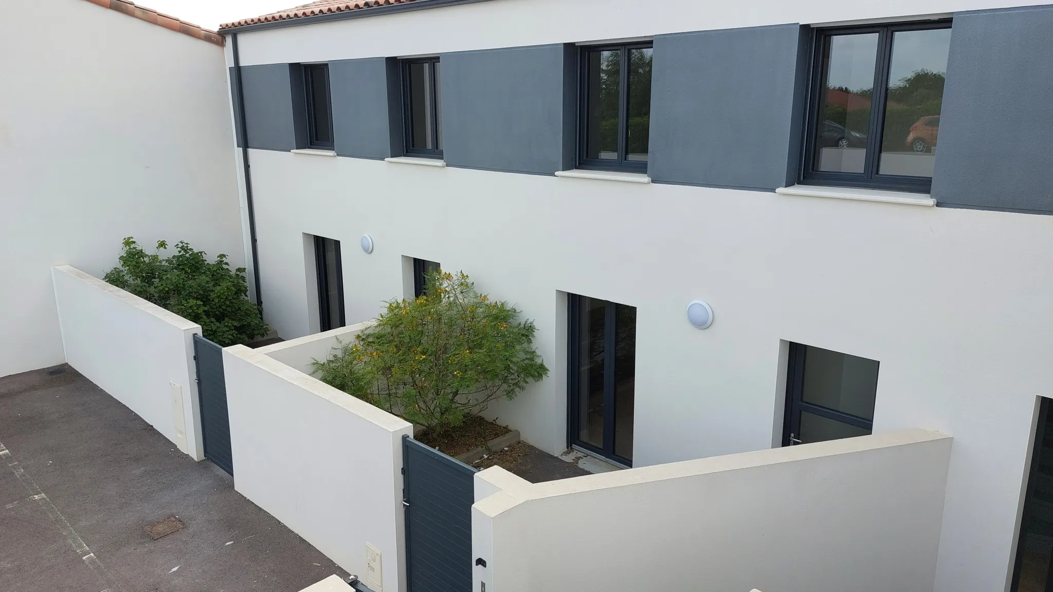 Pavillon T4 à Niort avec Cuisine Équipée et Jardinet 