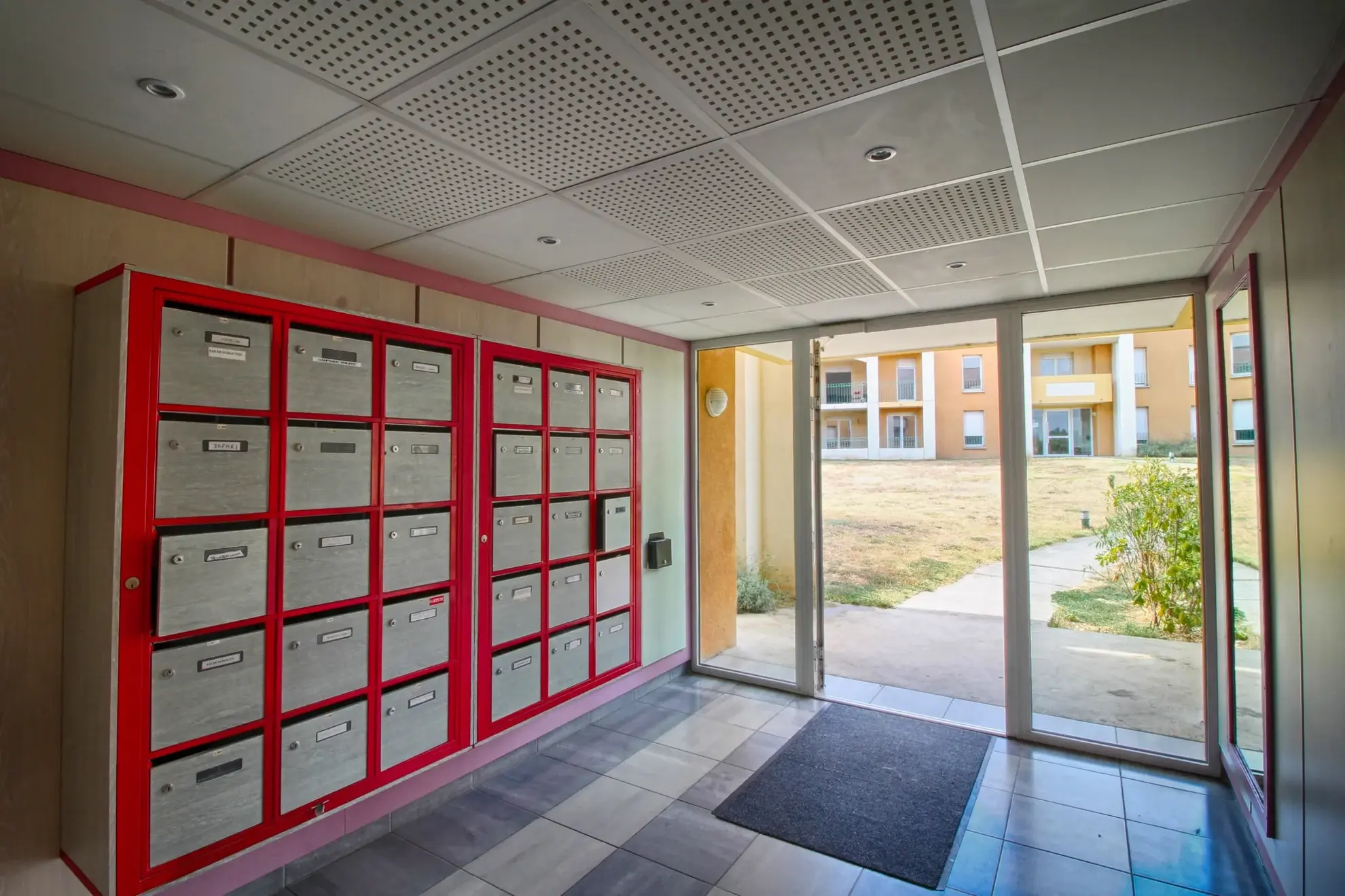 Appartement T2 déjà loué avec terrasse et parking à Carcassonne 