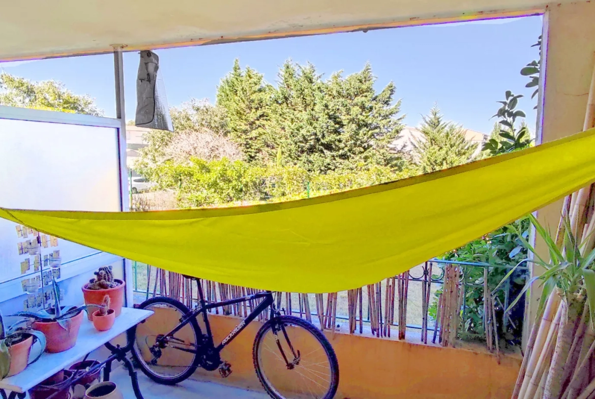 Appartement T2 déjà loué avec terrasse et parking à Carcassonne 