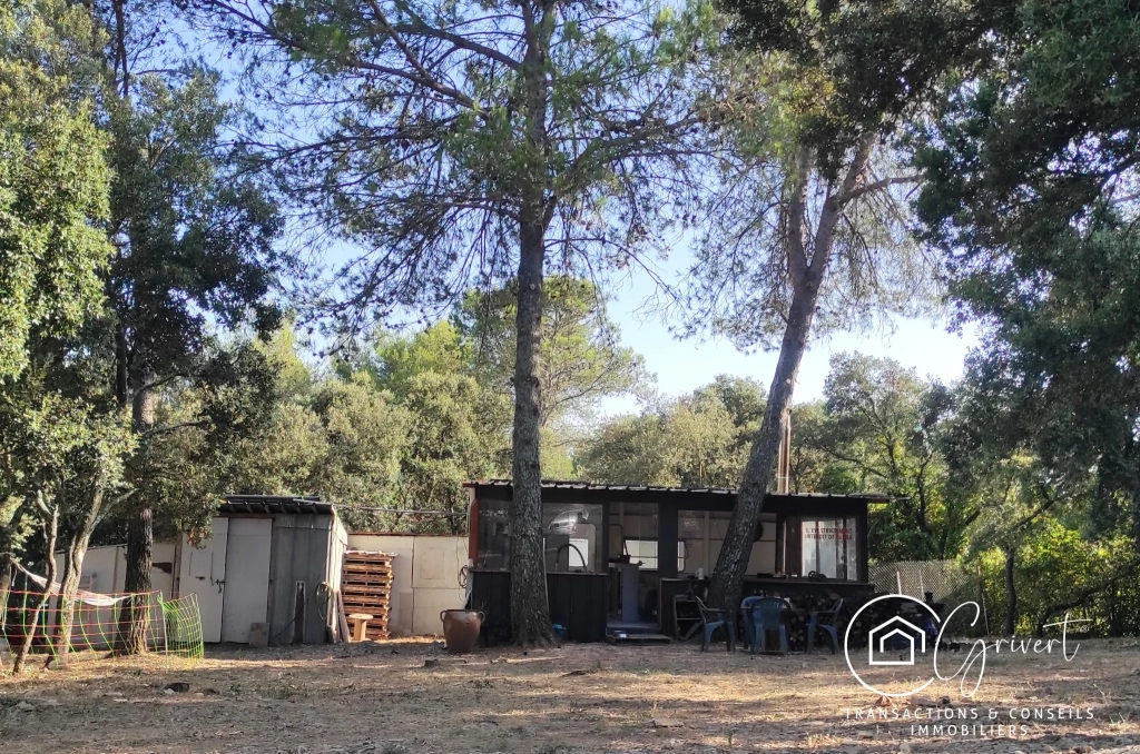 Terrain de loisirs en garrigue, gîte insolite à Milhaud 30540