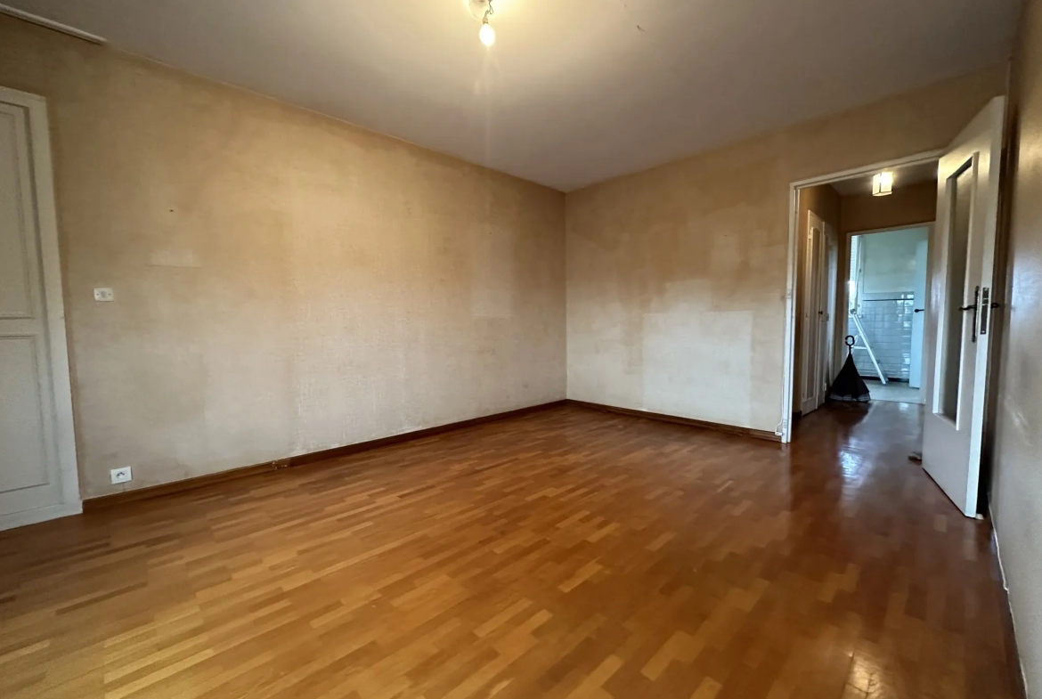 Appartement T4 avec parking et cave à Billère 